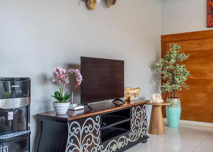 Villa Qlo ,