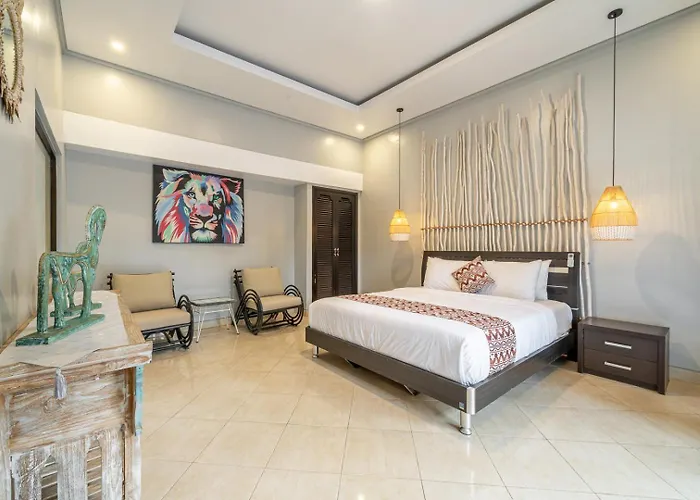 Villa Qlo , *