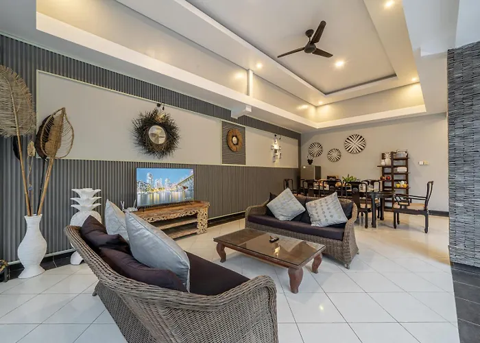 Villa Qlo , *