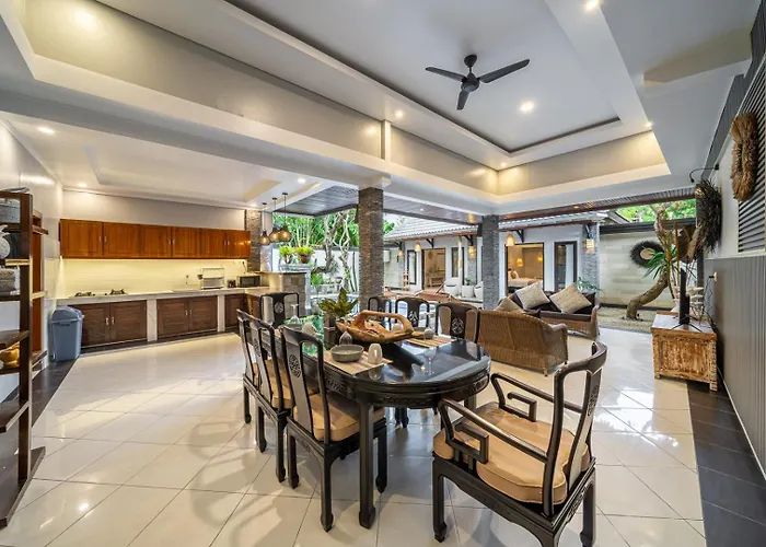 Villa Qlo , *