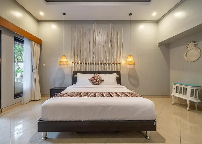 Villa Qlo , *
